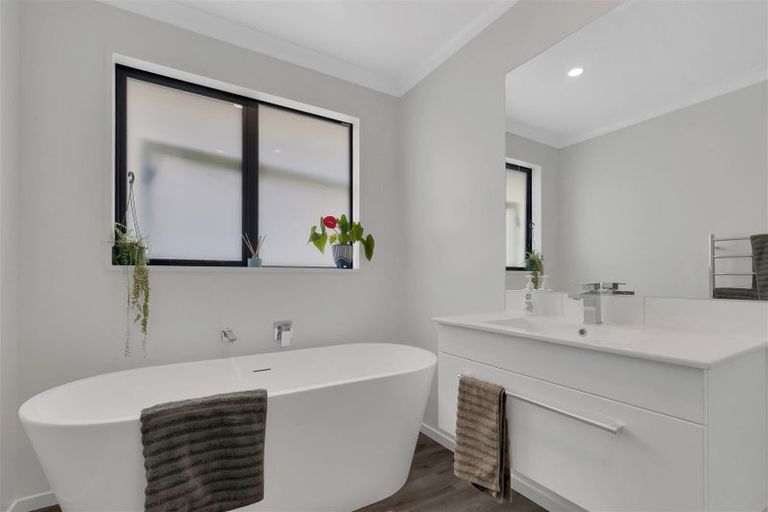 Photo of property in 10 Hapua Lane, Pegasus, 7612