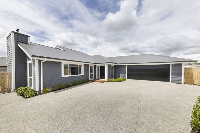 Photo of property in 19 Silicon Way, Fitzherbert, Palmerston North, 4410
