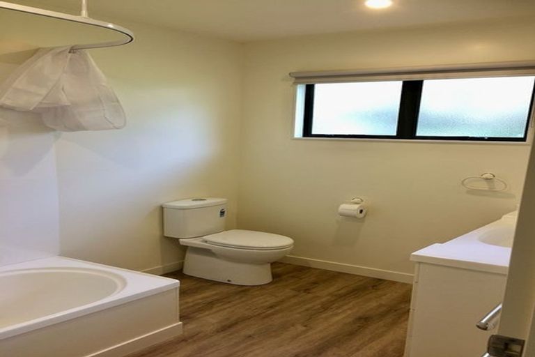 Photo of property in 1/73 Birkdale Road, Birkdale, Auckland, 0626