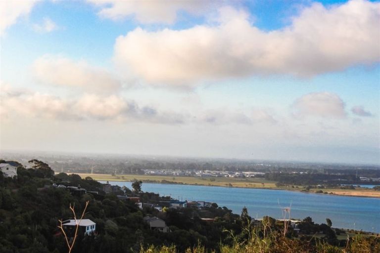 Photo of property in 8 Rifleman Lane, Redcliffs, Christchurch, 8081