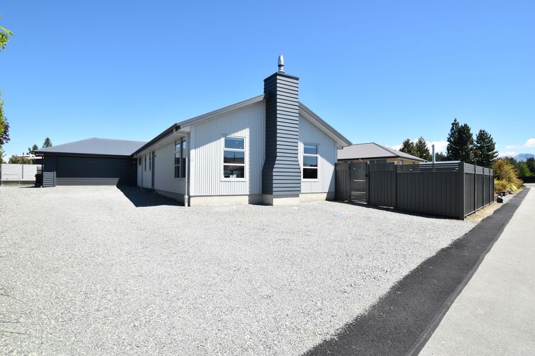 Photo of property in 17 Rhoboro Road, Twizel, 7901