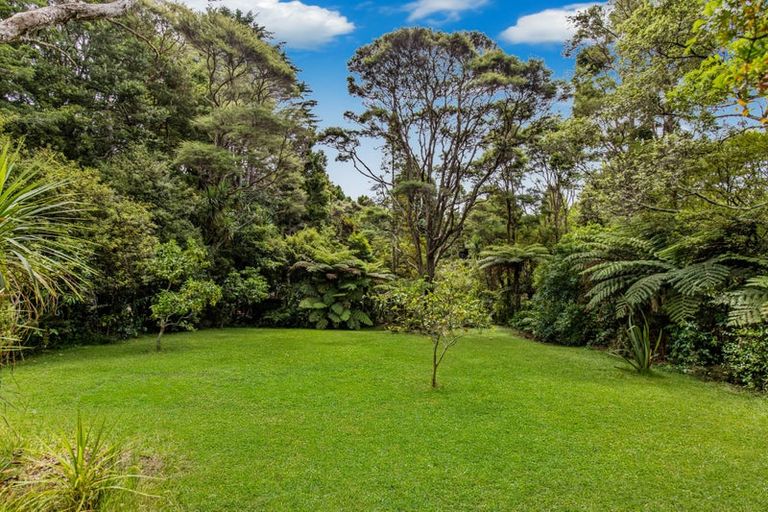 Photo of property in 25 Kopiko Road, Titirangi, Auckland, 0604