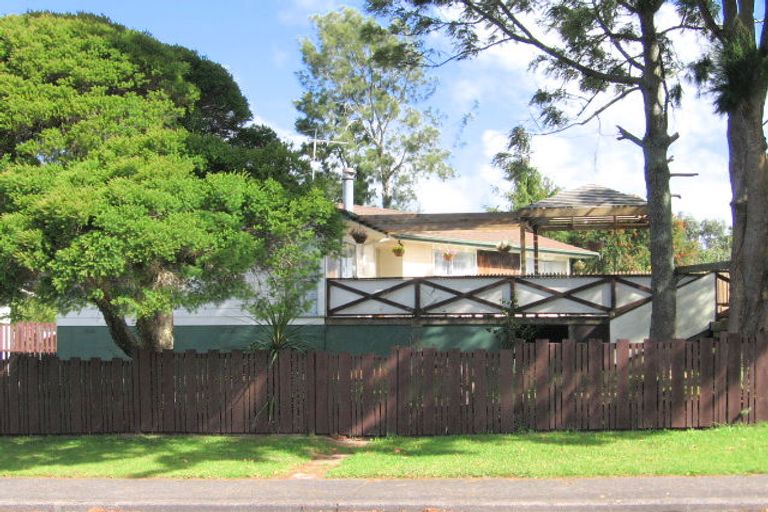 Photo of property in 3 Aquarius Avenue, Glen Eden, Auckland, 0602