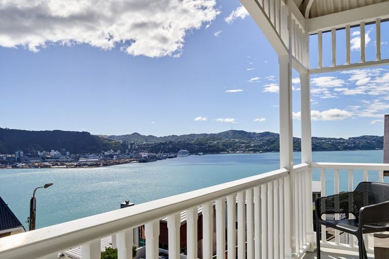 Photo of property in 29 The Crescent, Roseneath, Wellington, 6011