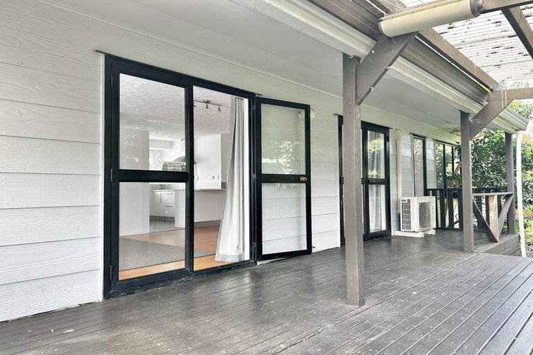 Photo of property in 2/44 Darren Crescent, Half Moon Bay, Auckland, 2012