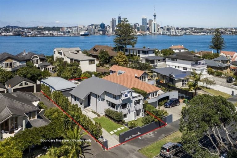 Photo of property in 75a Stanley Point Road, Stanley Point, Auckland, 0624