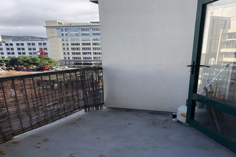 Photo of property in Courtenay Apartments, 402/120 Courtenay Place, Te Aro, Wellington, 6011