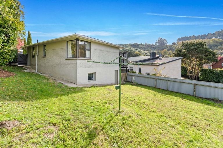 Photo of property in 17 Colquhoun Street, Glenross, Dunedin, 9011
