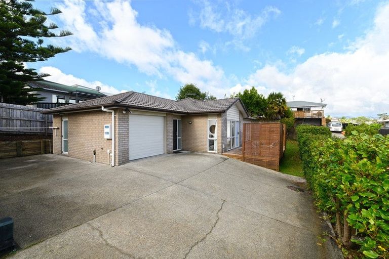Photo of property in 79a Awaroa Road, Sunnyvale, Auckland, 0612