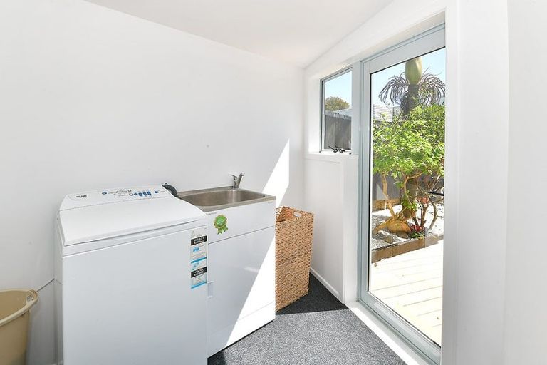 Photo of property in 2/9 Sunset Road, Totara Vale, Auckland, 0632