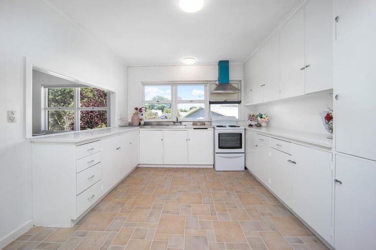 Photo of property in 34 Kohekohe Street, New Lynn, Auckland, 0600