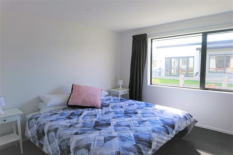 Photo of property in 40 Marbleleaf Lane, Albert Town, Wanaka, 9305