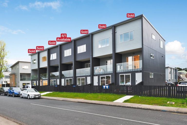 Photo of property in 10/3 Matuhi Rise, Henderson, Auckland, 0612