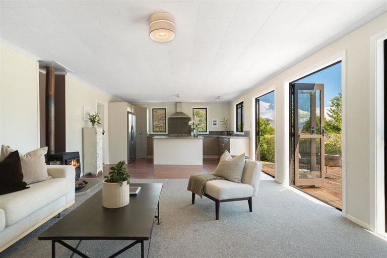 Photo of property in 7 Larch Court, Kelvin Heights, Queenstown, 9300