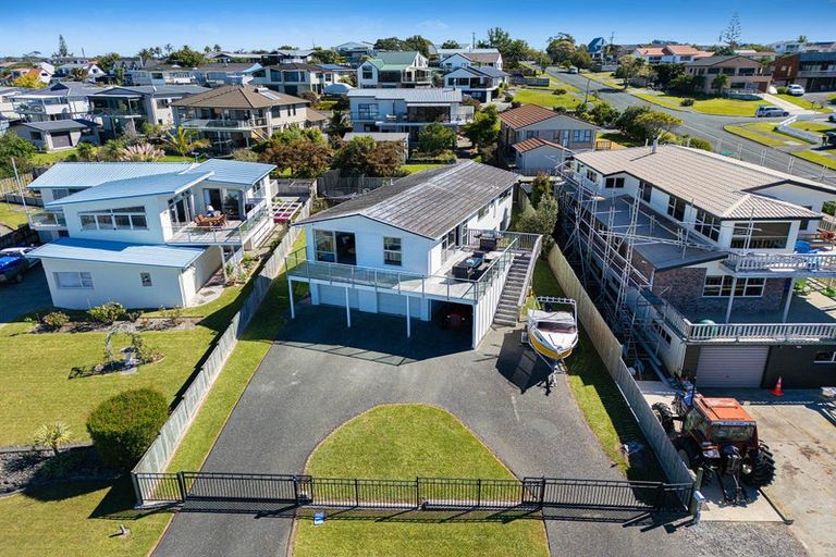 Photo of property in 4 Ngatira Place, Snells Beach, 0920