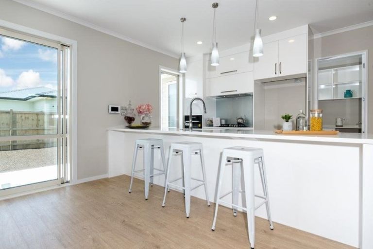 Photo of property in 11 Paso Fino Crescent, Karaka, Papakura, 2113