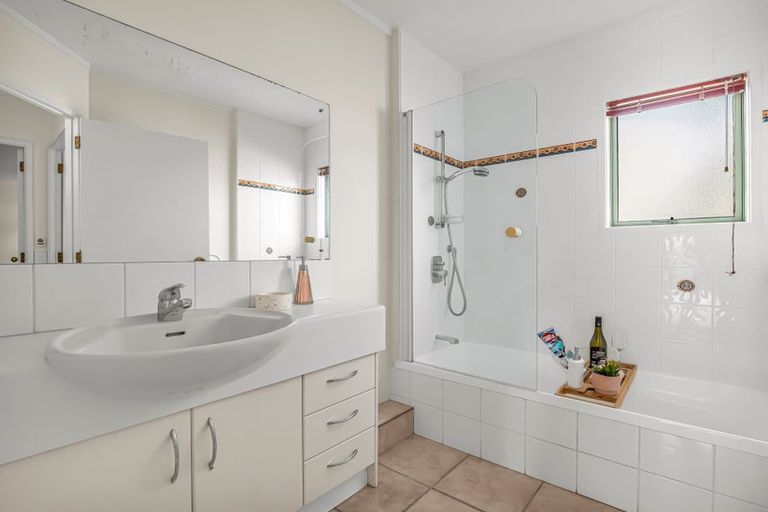 Photo of property in 2/267 Glenfield Road, Hillcrest, Auckland, 0627