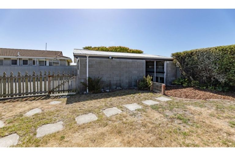 Photo of property in 24 Meon Street, Aranui, Christchurch, 8061