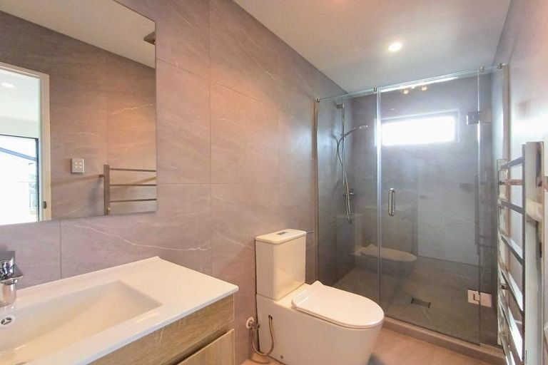 Photo of property in 1/2 Maxwelton Drive, Mairangi Bay, Auckland, 0630