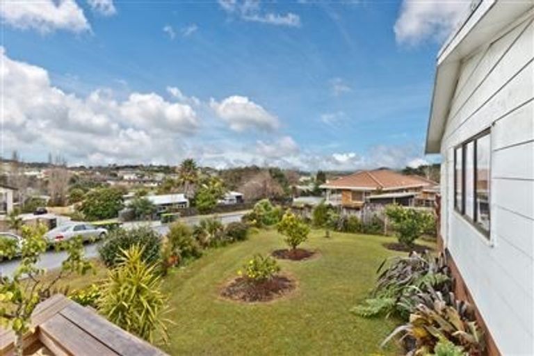 Photo of property in 4 Melia Place, Stanmore Bay, Whangaparaoa, 0932