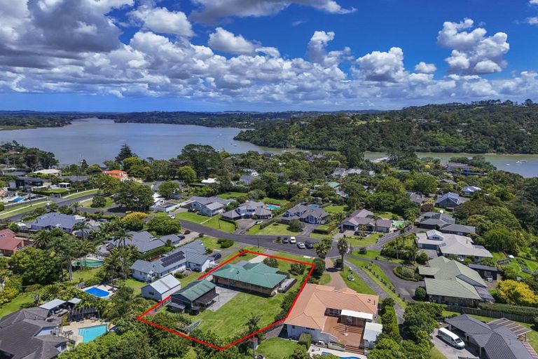 Photo of property in 11 Windfall Grove, Greenhithe, Auckland, 0632