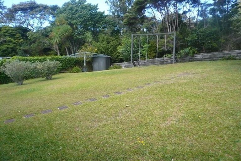 Photo of property in 22 Staincross Street, Green Bay, Auckland, 0604