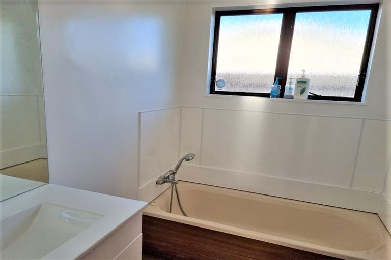 Photo of property in 71a Cambridge Terrace, Waterloo, Lower Hutt, 5011