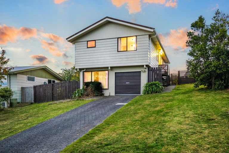 Photo of property in 4 Gaff Place, Whitby, Porirua, 5024