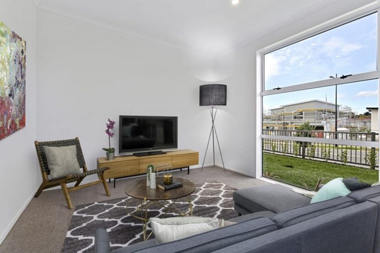 Photo of property in 24 Kukuwai Avenue, Red Beach, 0932