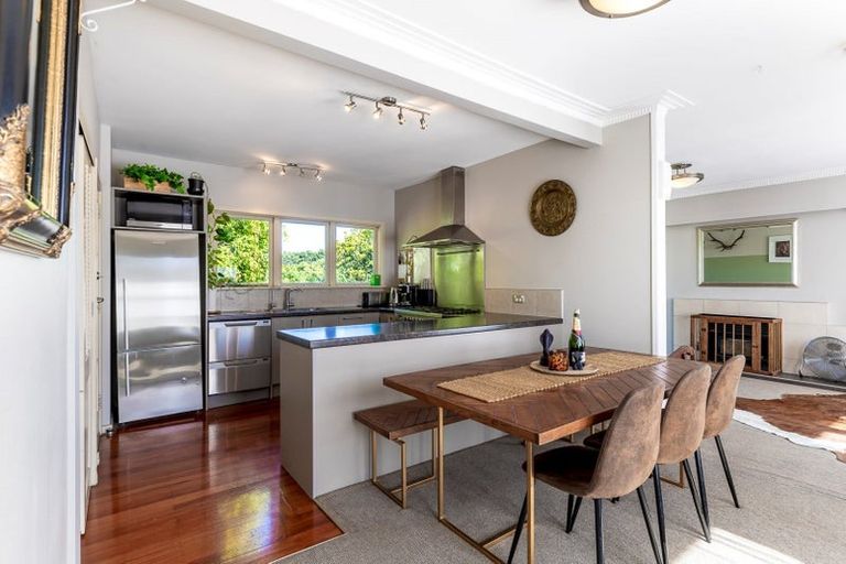 Photo of property in 52 Sylvan Crescent, Te Atatu South, Auckland, 0610