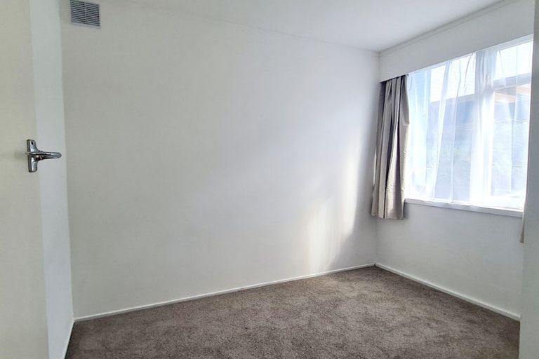 Photo of property in 2/91 Verran Road, Birkenhead, Auckland, 0626