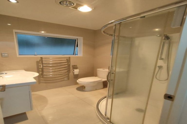 Photo of property in 6b Gossamer Drive, Pakuranga Heights, Auckland, 2010