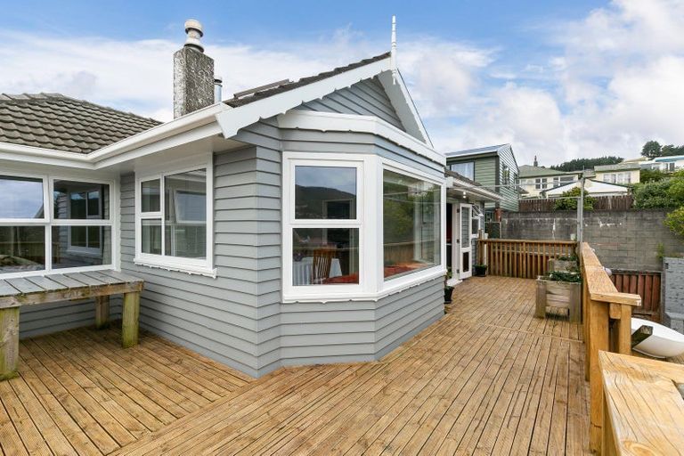 Photo of property in 28 Raroa Terrace, Tawa, Wellington, 5028