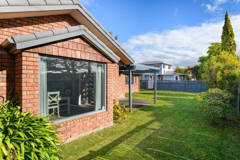Photo of property in 12 Mana Place, Awapuni, Palmerston North, 4412
