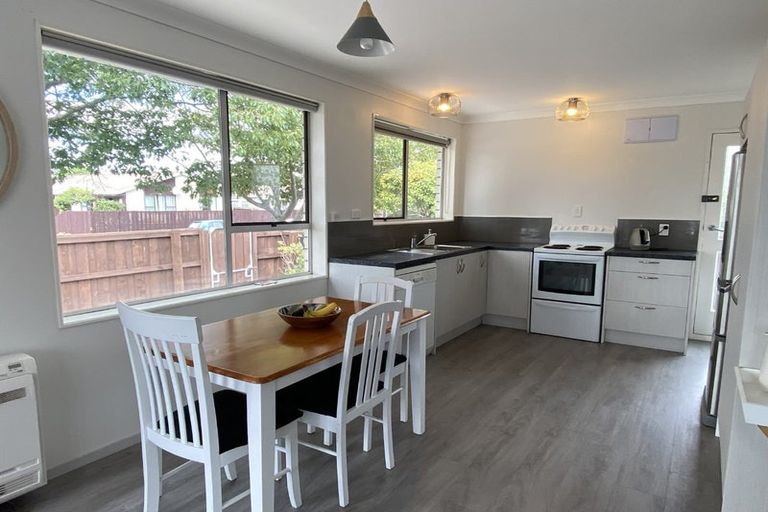 Photo of property in 1/21 Salford Avenue, Redwood, Christchurch, 8051