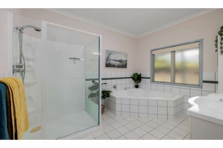 Photo of property in 33a Skudders Beach Road, Kerikeri, 0294