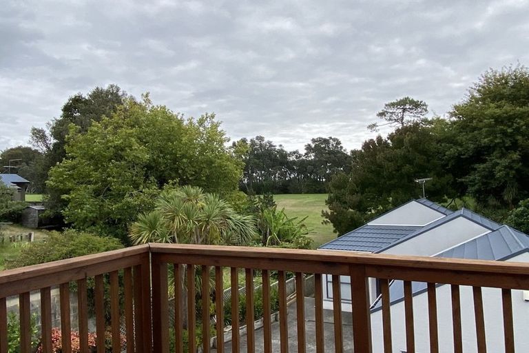 Photo of property in 1/284 Sunset Road, Windsor Park, Auckland, 0632