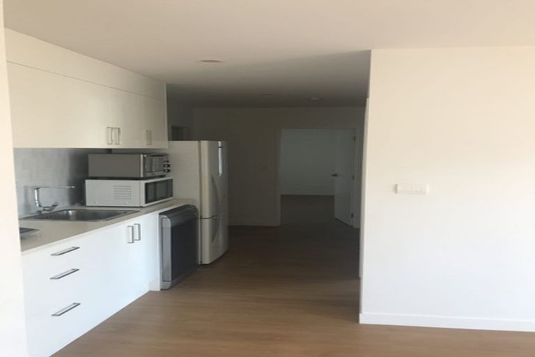 Photo of property in 24 Para Close, Fairview Heights, Auckland, 0632