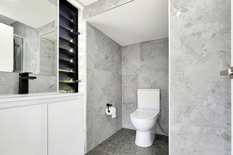 Photo of property in 2 Peterhouse Place, West Harbour, Auckland, 0618