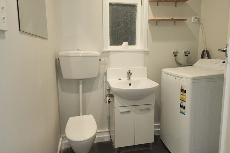 Photo of property in 16 Lindum Terrace, Roseneath, Wellington, 6011