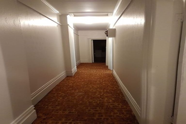 Photo of property in 48-50 Porritt Avenue, Mount Victoria, Wellington, 6011