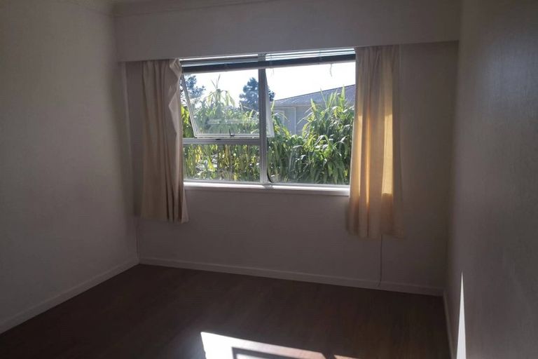 Photo of property in 1/454 East Coast Road, Windsor Park, Auckland, 0630