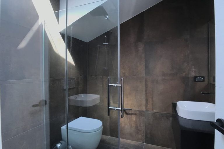 Photo of property in 2/92 Churchill Road, Murrays Bay, Auckland, 0630