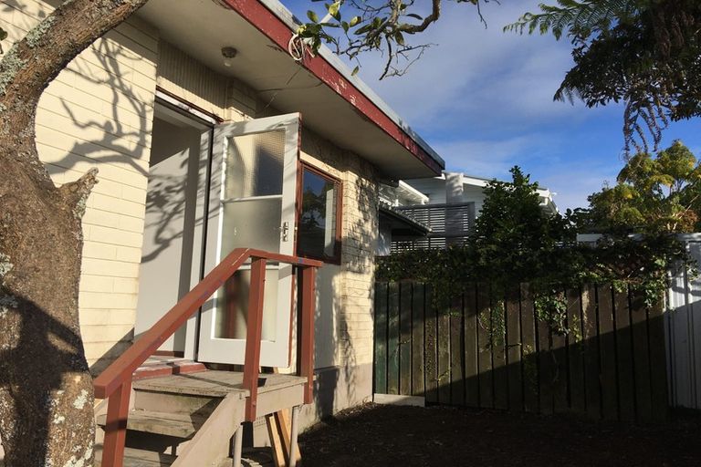 Photo of property in 2/169 Onewa Road, Birkenhead, Auckland, 0626