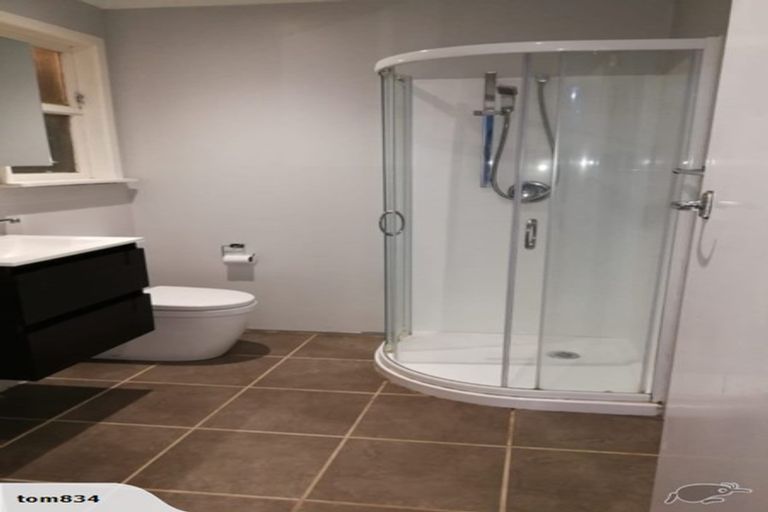 Photo of property in 1b Link Road, Newlands, Wellington, 6037