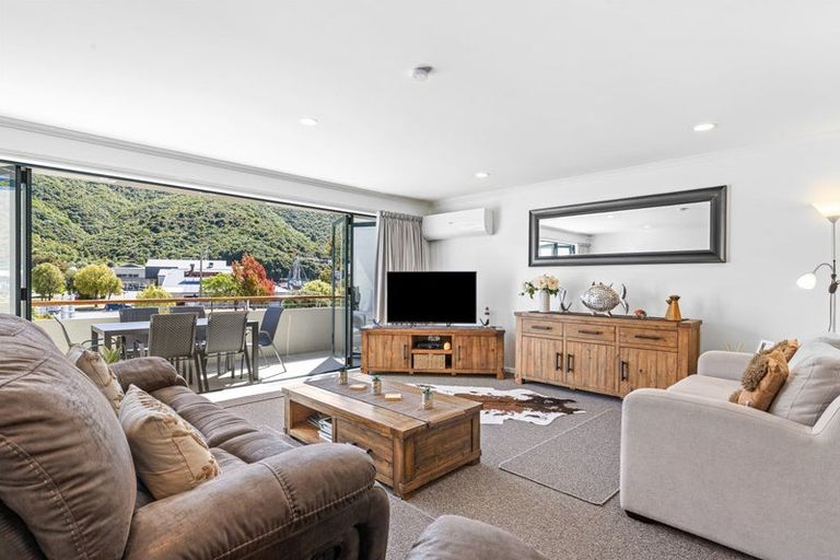 Photo of property in 10/45 Beach Road, Waikawa, Picton, 7220