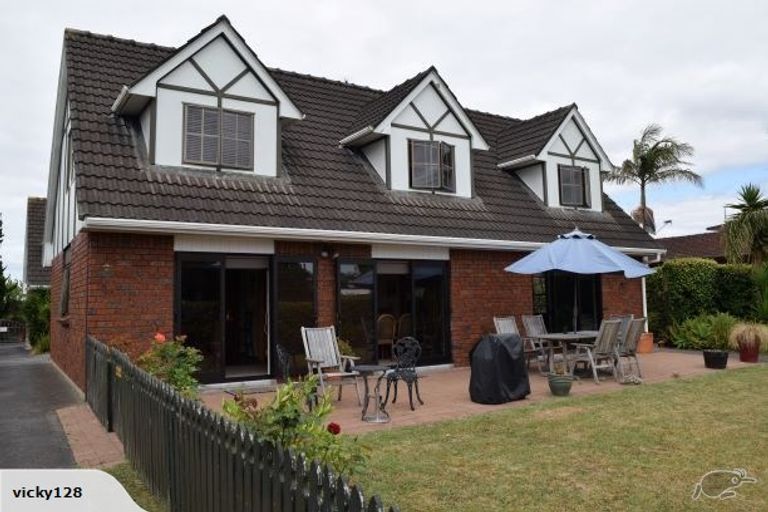 Photo of property in 1/48 East Coast Road, Milford, Auckland, 0620