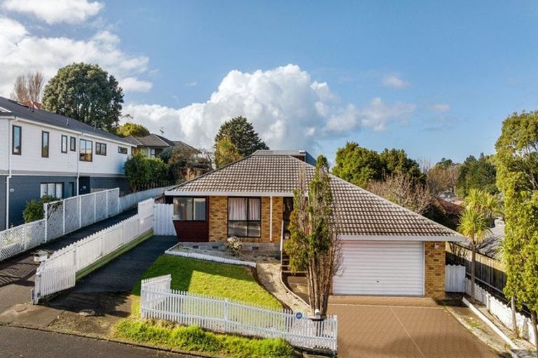 Photo of property in 40 Pigeon Mountain Road, Half Moon Bay, Auckland, 2012
