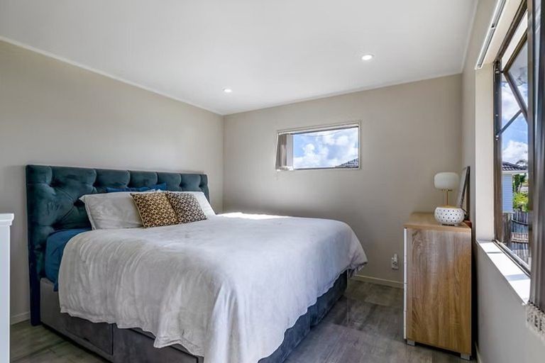 Photo of property in 1/13 Martin Place, Kelston, Auckland, 0602