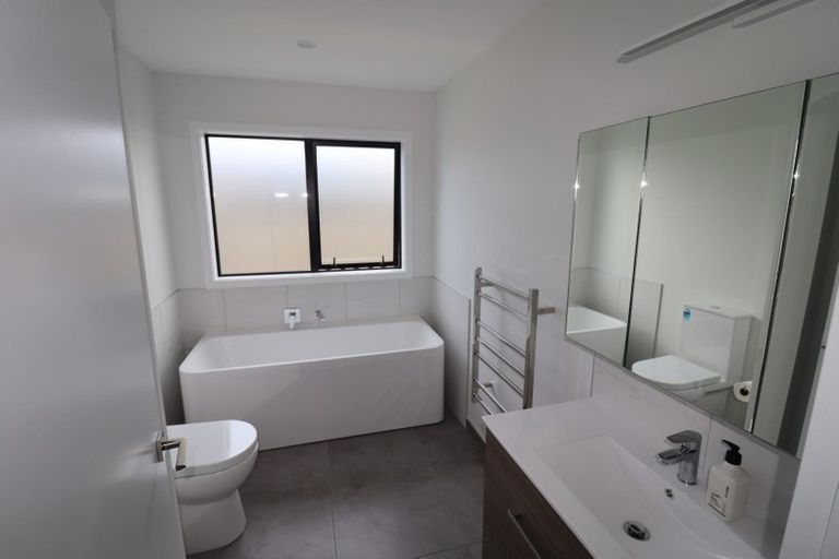 Photo of property in 28 Karearea Avenue, Kenepuru, Porirua, 5022